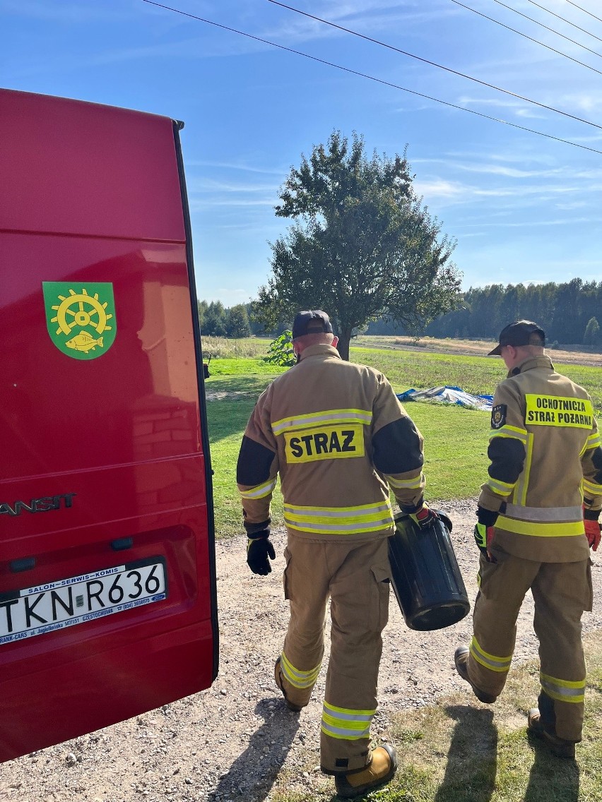 W gminie Ruda Maleniecka strażacy ochotnicy łapali… nieproszonego gościa  