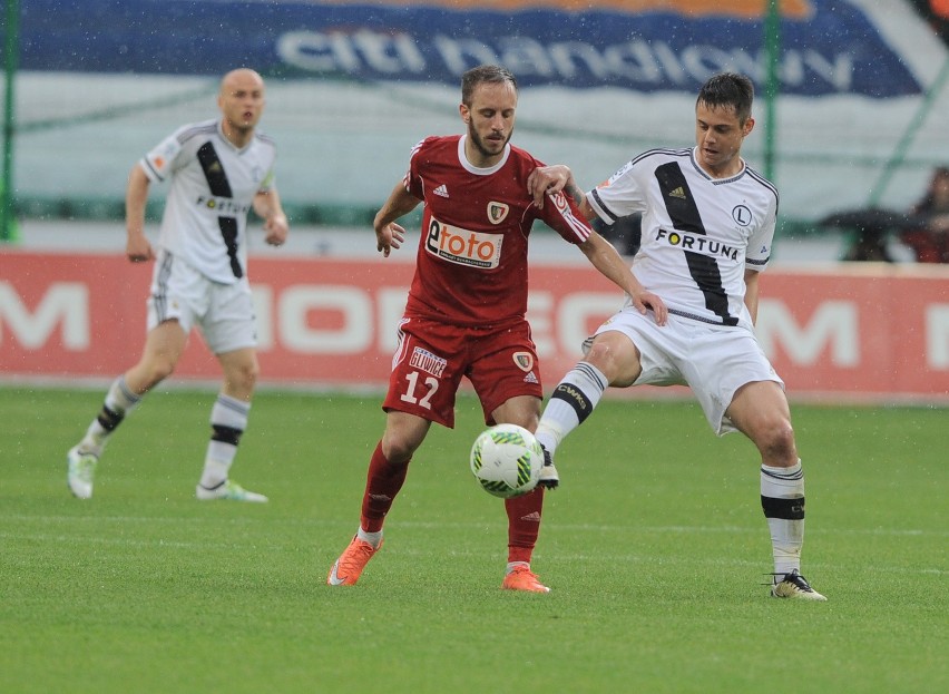 Legia Warszawa rozbiła Piasta Gliwice 4:0 i jest o krok od...