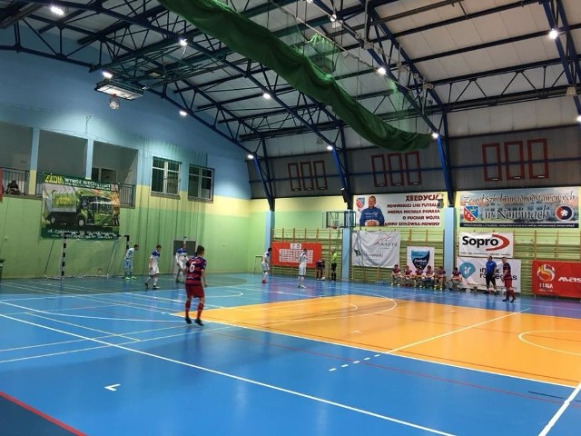 GKS Ekom Invex Remedies Nowiny pokonał 3:2 Gredar Futsal Team Brzeg.