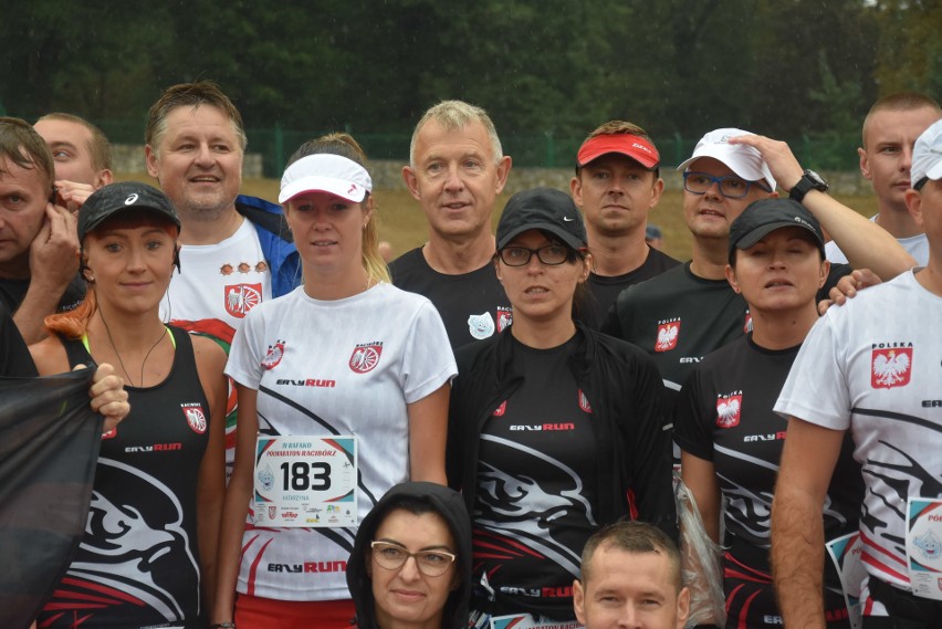 IV Rafako Półmaraton Racibórz: Kilkaset osób biegnie w strugach deszczu ZDJĘCIA