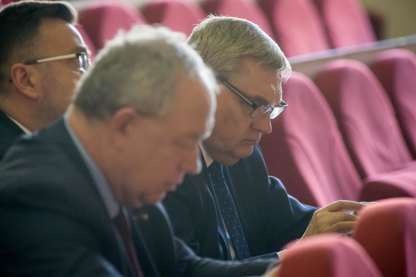 Sesja rady miejskiej w Białymstoku. Koalicja Obywatelska dała 98 procent bonifikat przy zmianie użytkowania wieczystego w prawo własności
