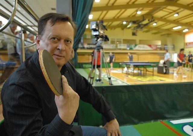 Jerzy Synowiec ma 59 lat. Adwokat, gorzowski radny. W latach 1991-2001 był związany z gorzowskim żużlem (od 1991 do 1996 r. prezes Stali), a od 2005 do 2012 r. szefował radzie sponsorów tenisistów stołowych Gorzovii.