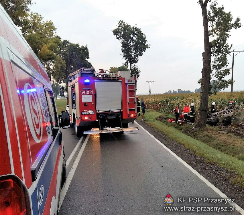 Wypadek na DK57: BMW uderzyło w drzewo [ZDJĘCIA]