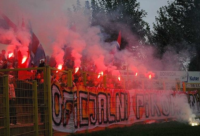 W spotkaniu 10. kolejki IV ligi Pomorze, Gryf 95 Slupsk pokonal przed wlasną publicznością Arke II Gdynia 1:0 (1:0). Slupszczanie awansowali na trzecie miejsce w tabeli.
