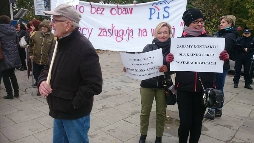 Protestowali przed Sejmem w obronie starachowickich Klinik Serca (ZDJĘCIA)