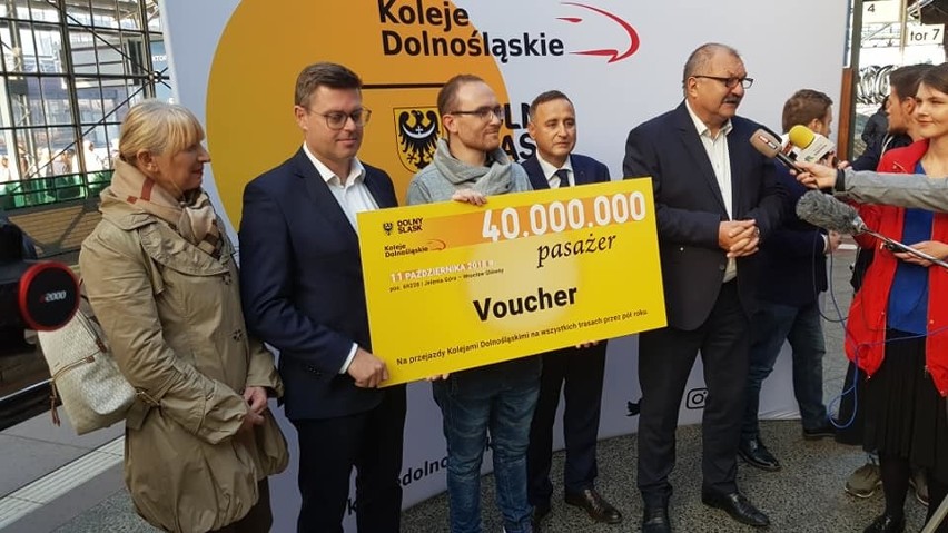 40 milionowy pasażer Kolei Dolnośląskich dojechał dziś do Wrocławia. Kto to?