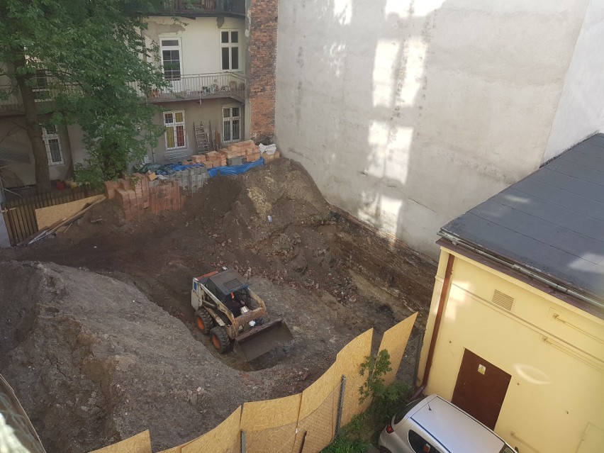 Kraków. Wciskają blok w ciasne podwórko. Inspektorat kontroluje budowę