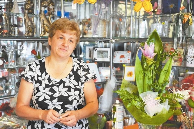 Pawilony na Wysokim Stoczku mają zniknąć do końca sierpnia   Maria Zarzecka boi się o swoją przyszłość. Przez 15 lat prowadziła kwiaciarnię. Ma już nowe miejsce, ale czynsz jest tam ponad dwa razy wyższy.