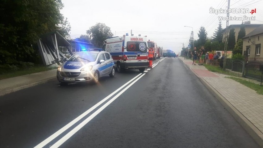 Volkswagen polo prowadzony przez kobietę w ciąży wjechał w...