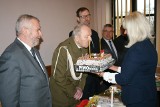 Miechów. Major Józef Jarno świętował swoje 90. urodziny