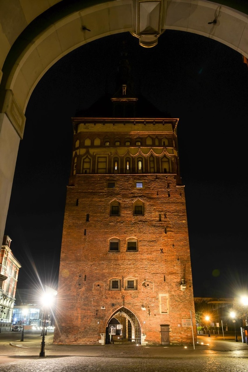 Gdańsk nocą podczas pandemii koronawirusa. Katownia....