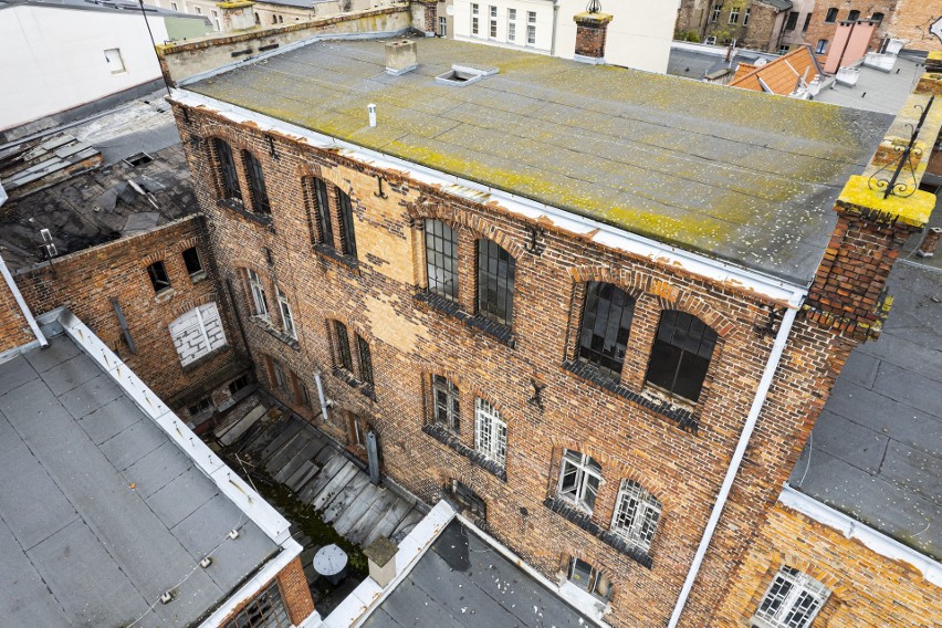 Toruń. Opuszczone budynki na starówce. Tak to wygląda z drona [zdjęcia]