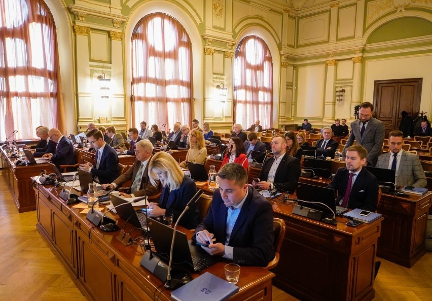 LVII sesja Rady Miasta Gdańska. Przyjęto poprawioną uchwałę Wieloletniej Prognozy Finansowej