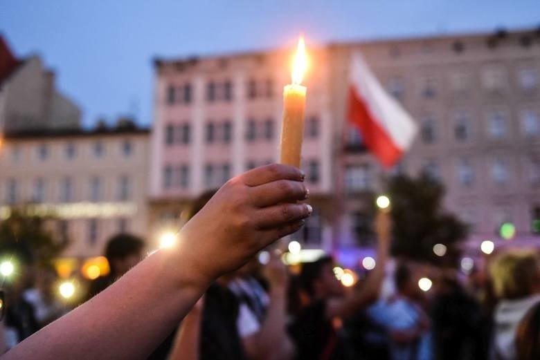 Manifestacja w Poznaniu w obronie niezawisłości sądów