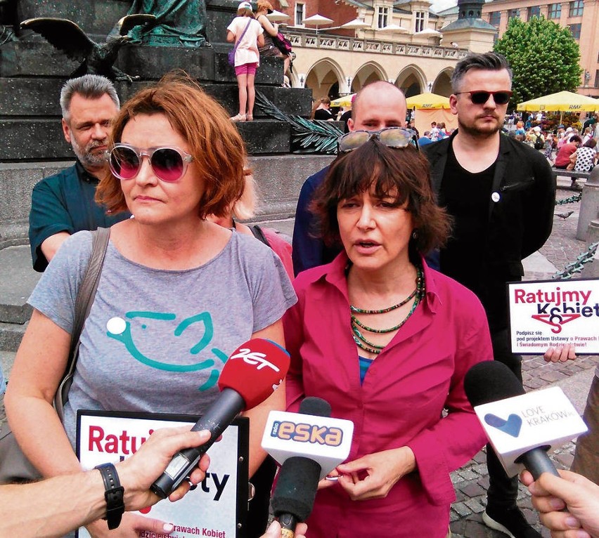 Komitety „Stop aborcji” i „Ratujmy kobiety” ścigają się na podpisy pod swoimi projektami ustaw