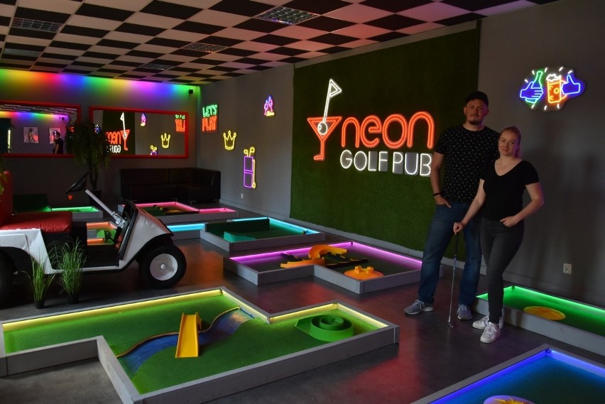 Neon Golf Pub założony przez Jarka Krawca i Martynę...