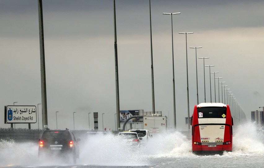 Historyczna powódź w Zjednoczonych Emiratach Arabskich.