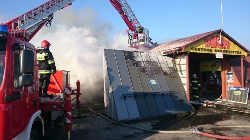 W Aleksandrówce w gminie Kozienice spłonął budynek biurowo-magazynowy