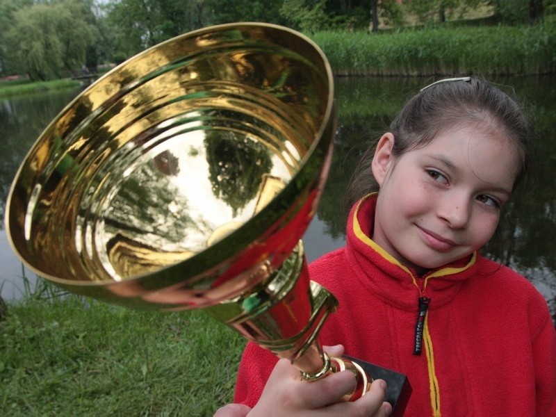 Niedzielne zawody wygrała Paulina Bator. Nagrodą był puchar,...