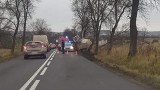 Na DW790 w Niegowonicach przewróciła się ciężarówka ZDJĘCIA