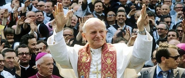 44. lata temu Karol Wojtyła został wybrany na papieża. Jak zareagowały komunistyczne władze?