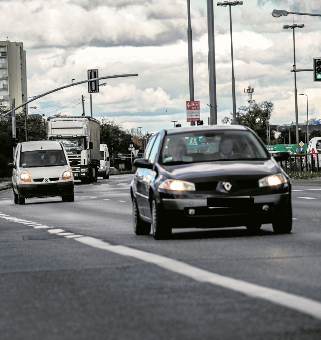 Niedługo na alejach Jana Pawła II przy lotnisku kierowcy będą mogli jechać z prędkością do 70 kilometrów na godzinę.