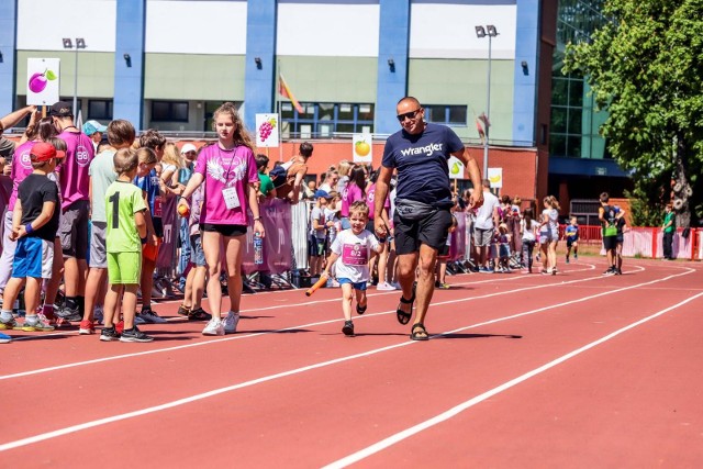 11 czerwca 2022 roku, stadion w Zwierzyńcu. Sztafeta Plum Ekiden MINI