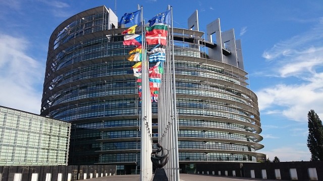 Parlament Europejski - czym się zajmuje? Jakie ma kompetencje? Sprawdź!