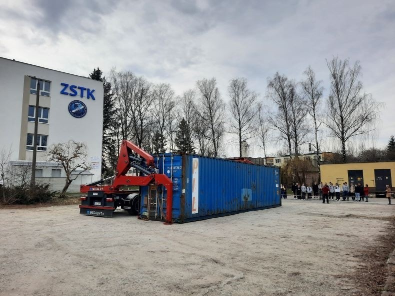 Uczniowie Zespołu Szkół Transportowo-Komunikacyjnych w...