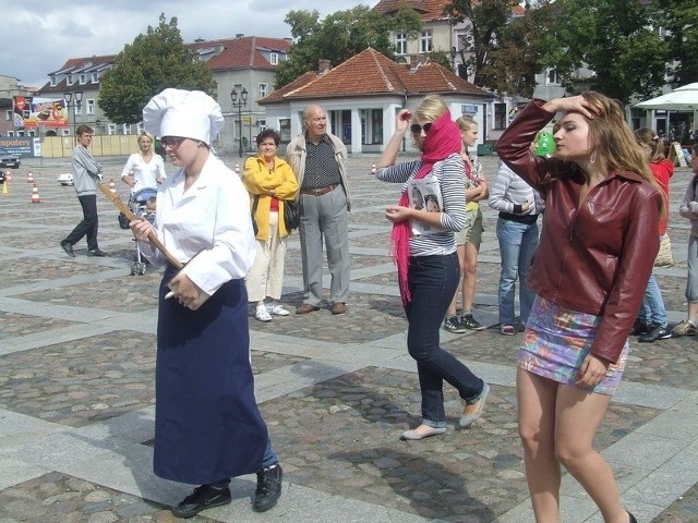 Zawody zaliczone do zanikających wracają pod zmienionymi nazwami. Na przykład: krawcowa zostaje projektantką mody, a aktorka teatralna - gwiazdą filmową i modelką