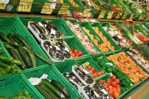 Od września droższa żywnośćW lipcu i sierpniu ceny owoców i warzyw powinny już zacząć spadać