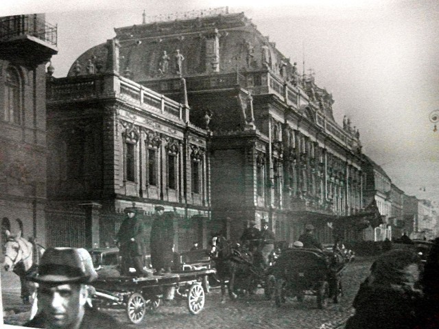 Ulica Ogrodowa i pałac rodziny Poznańskich w październiku 1939 roku