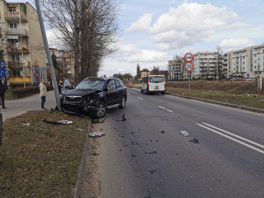 Toruń. Kolizja drogowa w centrum miasta ZDJĘCIA