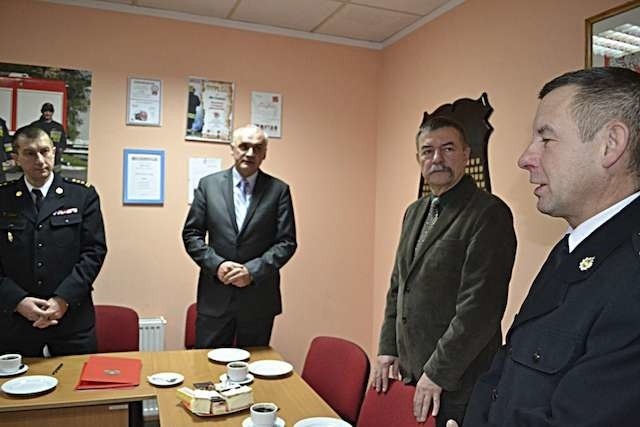 Kazimierz Stafiej (z prawej) spotkał się z przedstawicielami lokalnych władz 