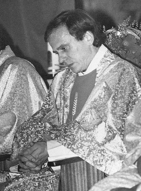 Błogosławiony ksiądz Popiełuszko podczas mszy świętej w intencji ojczyzny. Zdjęcie z 29 lipca 1984 roku