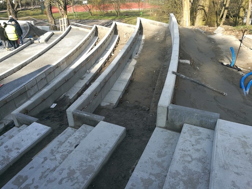 Szczecin. Amfiteatr w Żydowcach w przebudowie. Widać już schody na widowni