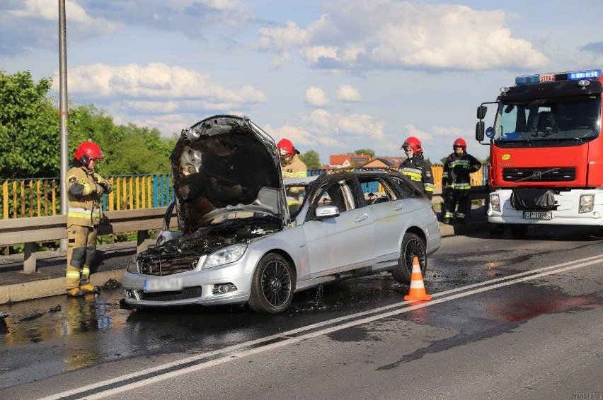 Pożar mercedesa w Opolu.