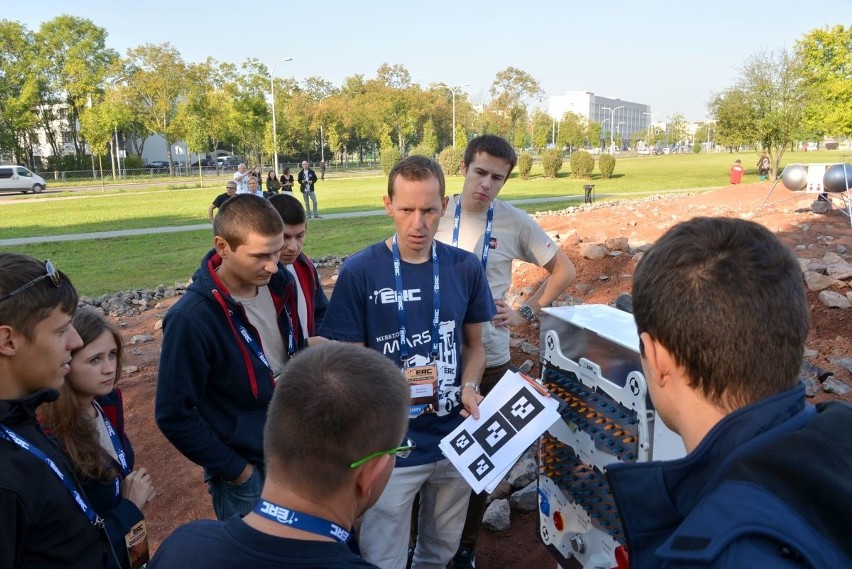 Zawody robotów marsjańskich European Rover Challenge w Kielcach. Rywalizację opóźniły kłopoty z prądem (ZAPIS TRANSMISJI)