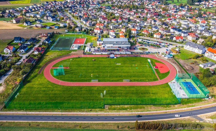 Stadion miejski w Oleśnie - zdjęcia z drona.