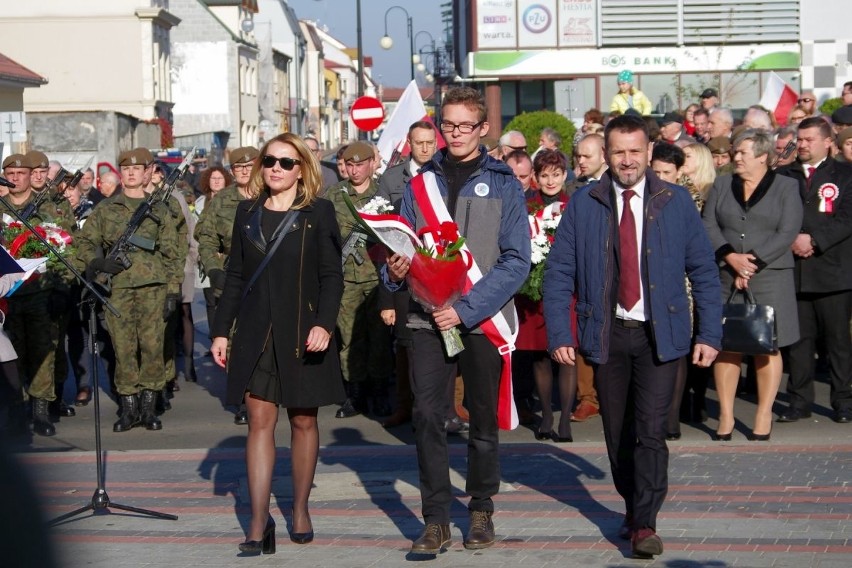 Święto Niepodległości w Tarnobrzegu. Odsłonięto pomnik Józefa Piłsudskiego [ZDJĘCIA]