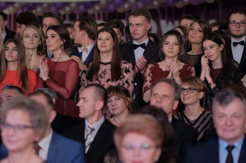 Studniówka ZSO im. Komisji Edukacji Narodowej w Puławach (ZDJĘCIA)