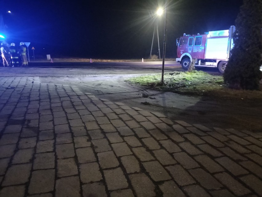 Wypadek w Kiedrzyniu pod Radomiem. Kobieta została potrącona przez pojazd ciężarowy na drodze krajowej. Zobacz zdjęcia