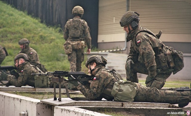 Szkolenie żołnierzy dobrowolnej służby wojskowej w 25. Brygadzie Kawalerii Powietrznej w Tomaszowie