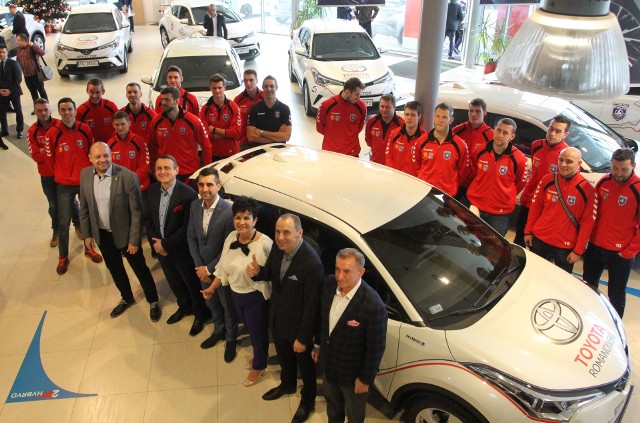 Ekipa Effectora w czwartek odbierała Toyoty C-HR z firmy Toyota Romanowski w Kielcach   