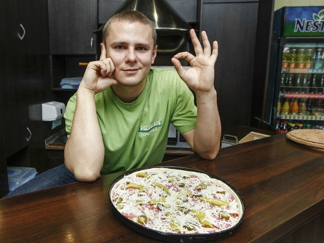 Pizza na cienkim cieście z włoskiego przepisu. Przełamują się w niej smaki słodyczy i pikanterii.