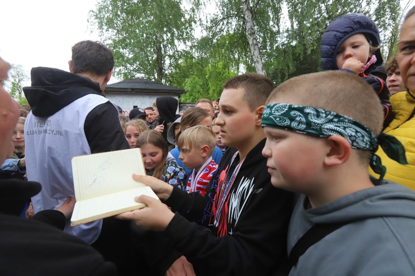 18.05.2023. W gliwickiej Sośnicy piłkarze Górnika Zabrze na...