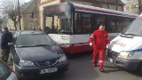 Autobus MZK zderzył sie z toyotą w Kędzierzynie-Koźlu. Cztery osoby trafiły do szpitala