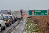 Na trasie budowy S5 między Bydgoszczą a Szubinem kierowcy utknęli w ogromnych korkach [zdjęcia]