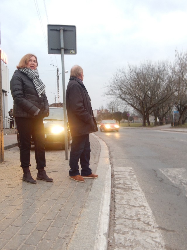 - Czy potrzebne jest nieszczęście, by urzędnicy poprawili tu bezpieczeństwo? - pyta zbulwersowana Halina Wojnicz.