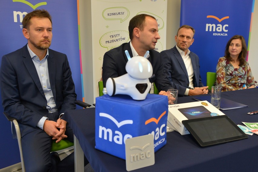 Roboty jadą do Piekoszowa. Grupa MAC dostarczy nowoczesne wyposażenie dla szkół